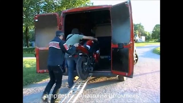 Петербург, столкновение мотоцикла и Volvo, улица Тухачевского д №7 10.07.2014 смотреть онлайн