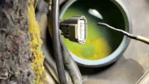 Ниссан Тиида 2008 не заводится. Проверка бензонасоса.