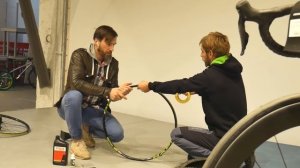Как установить бескамерную покрышку на велосипед - мастер-класс от Василия Капущака