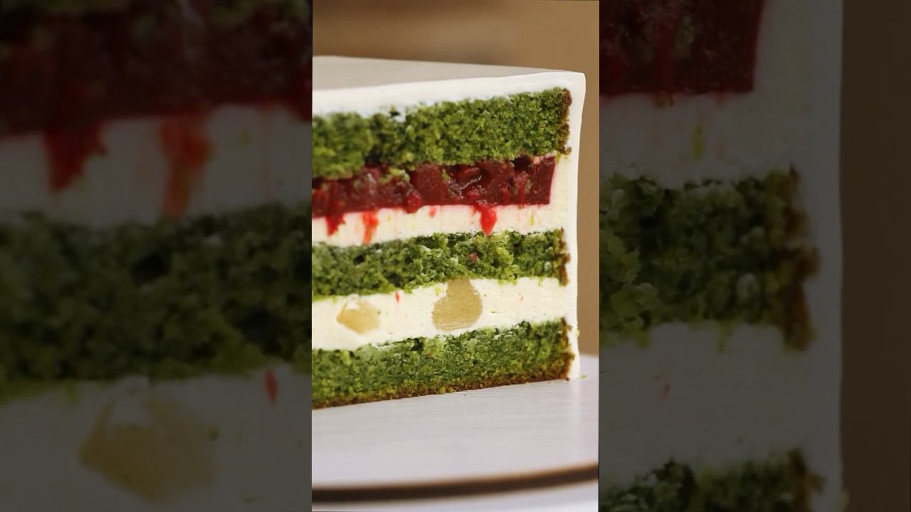 Наш летний вкус торта - "Клубничный мохито". Слои из шпината, лаймовый ганаш, клубничный конфи смотреть онлайн