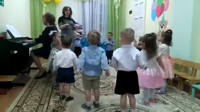 Музыкальный урок в яслях 