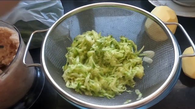 Вкусный обед . Новый рецепт куринового супа и потрясающие котлеты из кабачков. #переездвтурцию