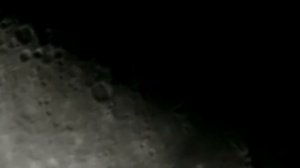 Астроном-любитель снял на видео странные объекты, пролетевшие мимо Луны
