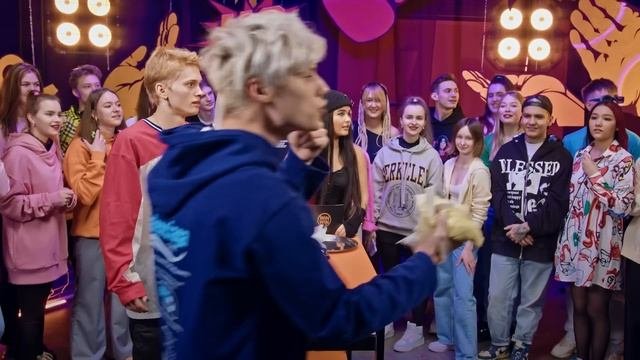 Голышева провоцирует Милохина и Янгера драться | «9 панчей»