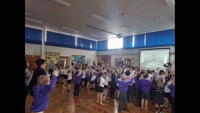 My first live workout for schools | The Body Coach смотреть онлайн