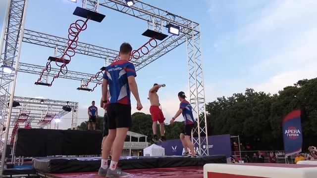 СТОЛЯРОВ ПОЛУЧИЛ ТРАВМУ В ЗАРУБЕ ПРОТИВ РЕКОРДСМЕНА МИРА / АРЕНА ГЕРОЕВ