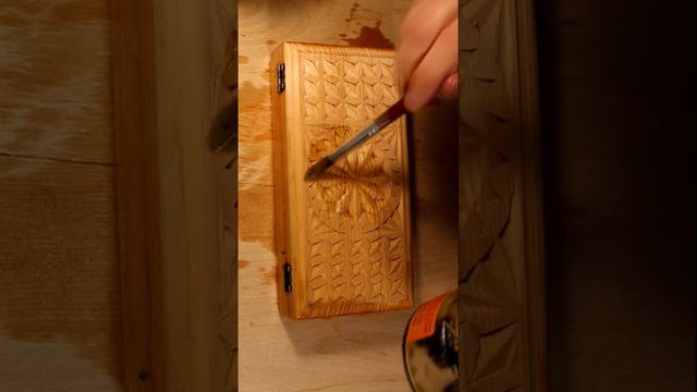 Купюрница. Геометрическая резьба. Сосна