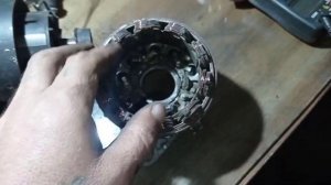 Нет зарядки аккумулятора. Неисправность которая решается с помощью куска провода !!!