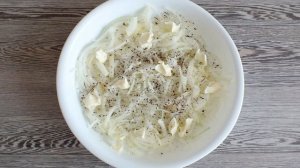 Морской окунь на луковой подушке в духовке