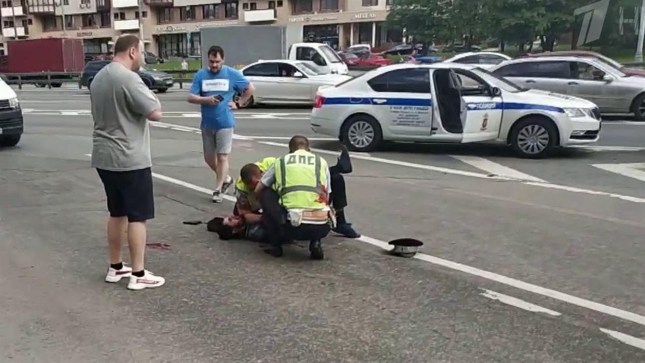 Репортаж Первого канала с юго-запада Москвы, где мужчина открыл огонь по полицейским
