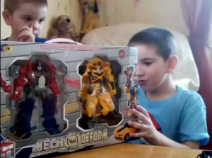 Бамблби и Оптимус Прайм. Распаковка и обзор игрушек роботов трансформеров