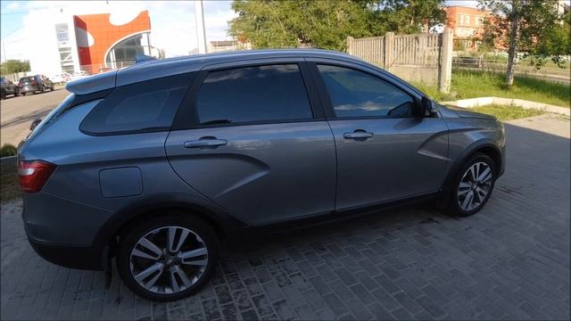 Lada Vesta Sw Cross и новый Kia Sportage... смотреть онлайн
