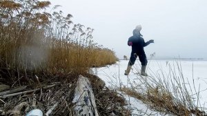 Зимняя рыбалка в Приморье. Попал на клёв наваги.ловля наваги Приморье. блесна на навагу.