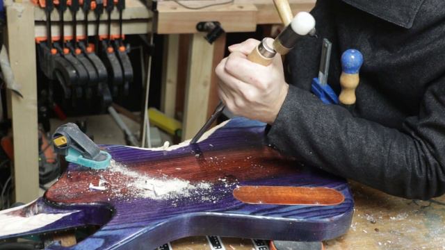 Je retape la 1ere guitare que j'ai fabriqué. VoloX (ibanez) Iceman. Tuto Lutherie? смотреть онлайн