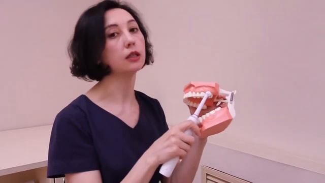 Как чистить зубы электрической щеткой смотреть онлайн