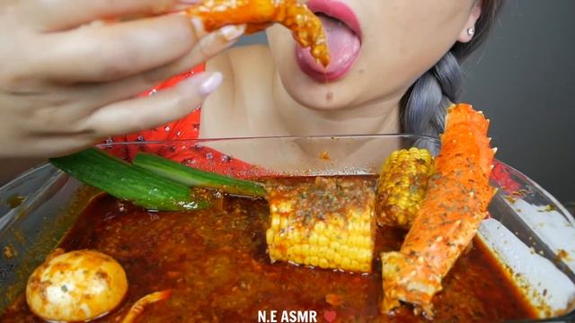 ASMR SEAFOOD BOIL *King Crab Legs, Soft Boiled Eggs & Sweet Corn *No Talking Eating Sounds |N.E ASM смотреть онлайн