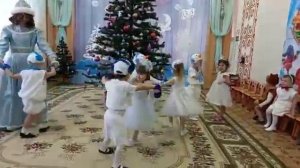 Танец Поплясать становись младшая группа