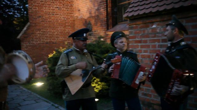 Казаки поют у Кафедрального Собора смотреть онлайн