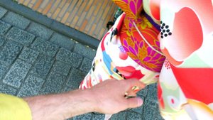 КАК ПОТРОГАТЬ ЗА ГРУДЬ ДЕВУШКУ В КИМОНО