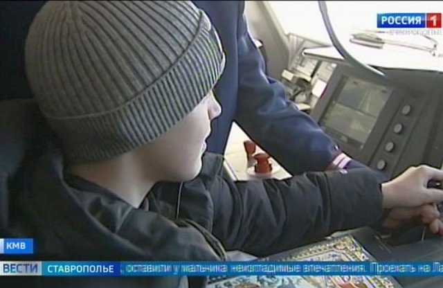 Мальчик из Пятигорска занял место машиниста в электропоезде «Ласточка»