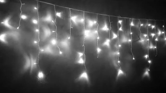 Уличная гирлянда Светодиодная бахрома Белые огни с мерцанием Белый провод 2мм смотреть онлайн