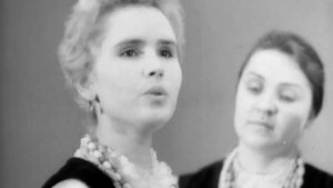 ГАЛИНА МЕРКУЛОВА   Зажглась звезда далёкая.
