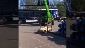 Работа телескопического погрузчика MERLO PANORAMIC на трубном заводе