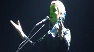 Света Сурганова читает стих Бродского.