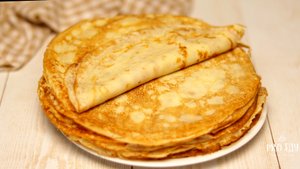 Добавила в тесто лук и залила кипятком. Вкуснее блинов не ела!.mp4