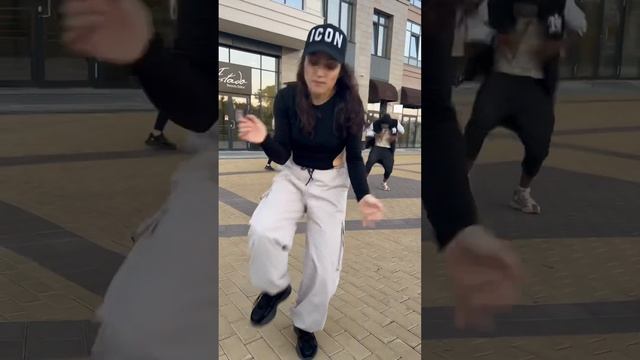 Есть кто соскучился по танцам? #танцы #simakovachoreo #dancehall #танцынаулице #осень2023 #dance