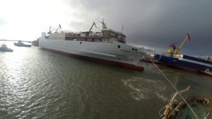 Завод "Залив" г. Керчь. Перешвартовка парома "Петропавловск".