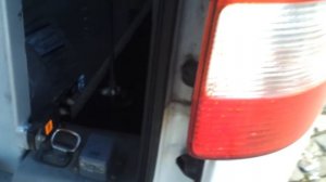 VW Caddy Maxi Replacing the Rear Brake Light
