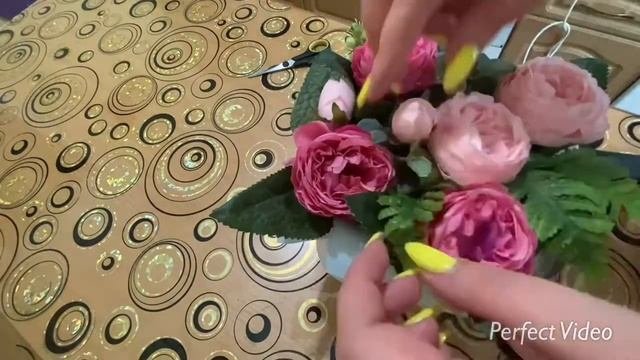 Оформление подарочной коробки цветами