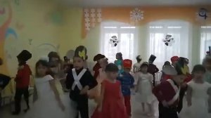 Танец-вход на новогодний утренник "Новогодняя полечка" в подготовительной группе