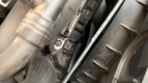 Mercedes benz w204  греется коробка 7-G tronic меняем патрубки охлаждения warms up transmission