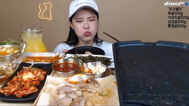 SUB) 돼지 각종부위 2kg 쌈싸먹고 밥볶아먹고 그냥도먹고 /Mukbang eating show смотреть онлайн