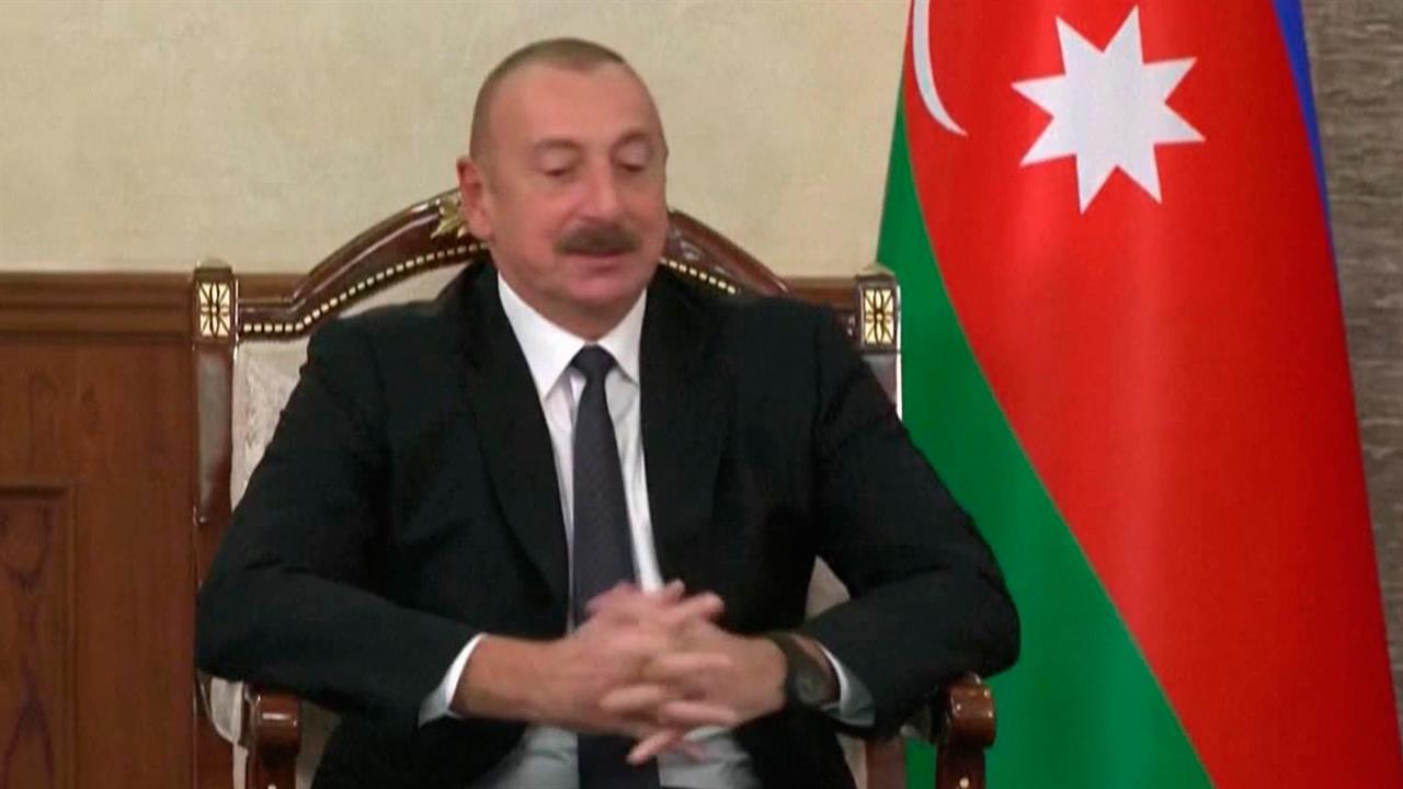 Сторонники вновь избранного президента Ильхама Алиева отмечают победу