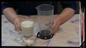 Коктейль из кефира и клубники.Ну просто вкусовое наслаждение!