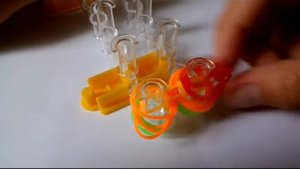 Брелок Пёрышко из резинок Rainbow Loom на станке! Урок 28