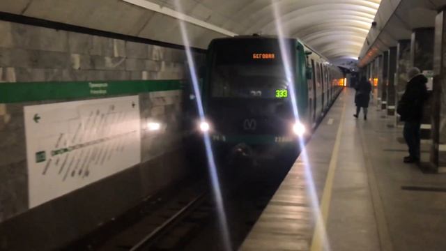 Прибытие 81-722.3/723.3/724.3 «Юбилейный» на станцию «Приморская» смотреть онлайн