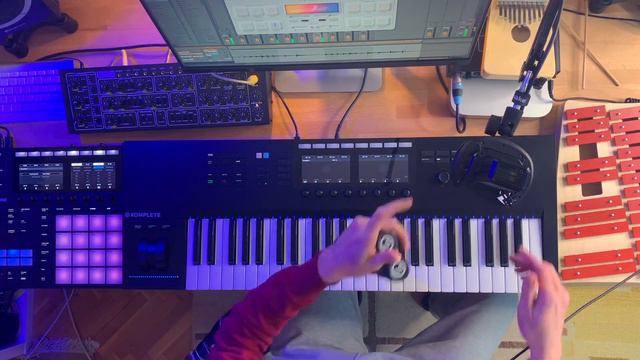 Building a Lo-Fi Hip-Hop Beat Layer By Layer (Ableton, Maschine MK3, Komplete Kontrol) смотреть онлайн