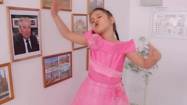 "Читаем М. Карима": Мурзабаева Амалия, 6 лет. смотреть онлайн
