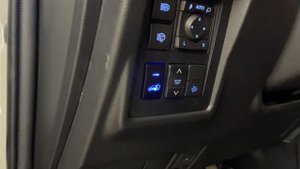 Toyota Land Cruiser Prado - установили электропривод крышки багажника.