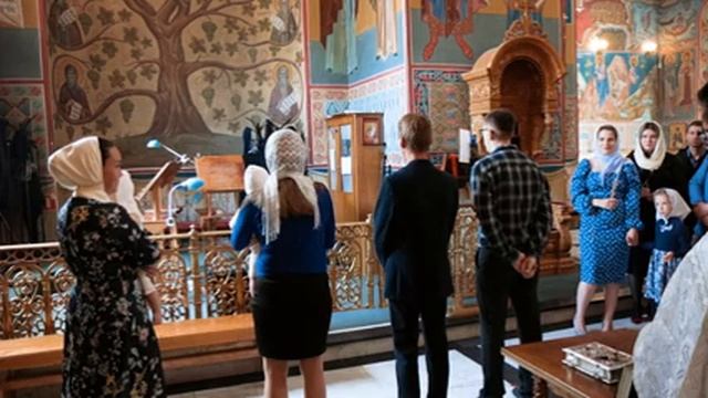 Таинство Крещения в Троицком соборе Калуги смотреть онлайн