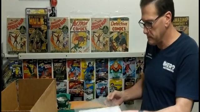 Packing Your Comics смотреть онлайн