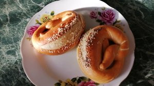 Брецель немецкий крендель. BREZEL..