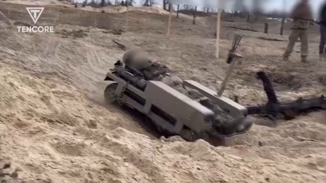 Украинский наземный беспилотник "ТерМИТ", способный доставлять боеприпасы и эвакуировать раненых