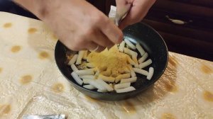 Рисовые палочки в сырно луковом соусе.  Клёцки из рисовой муки. Yopokki. Очень вкусно