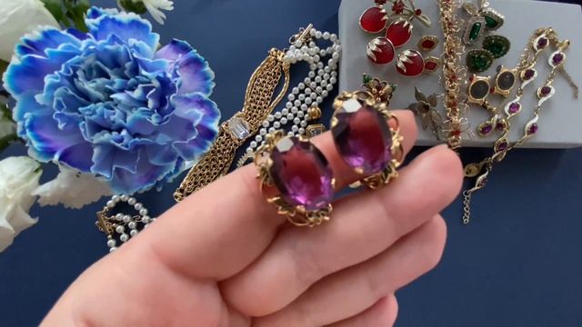 Видео N 33 Распаковка посылки с винтажными украшениями. Kennet Jay Lane,Napier,Avon смотреть онлайн