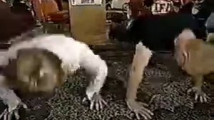 Джон Бон Джови отжимается от пола